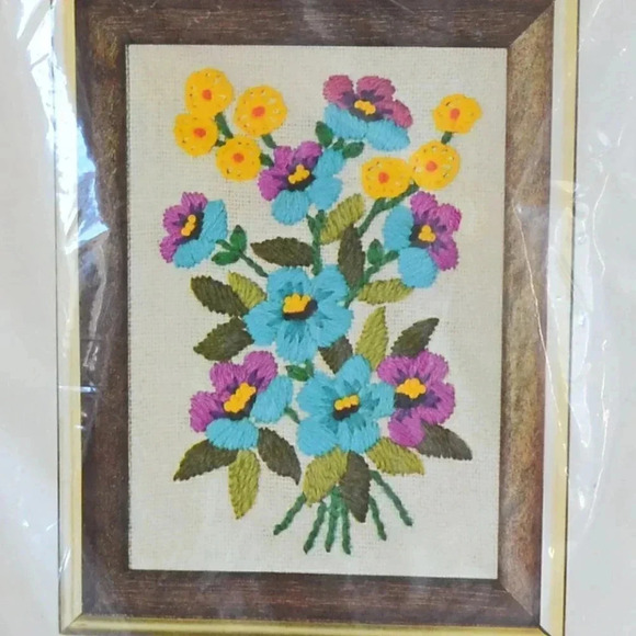 Flower  Crewel Kit - Picture 3 of 7